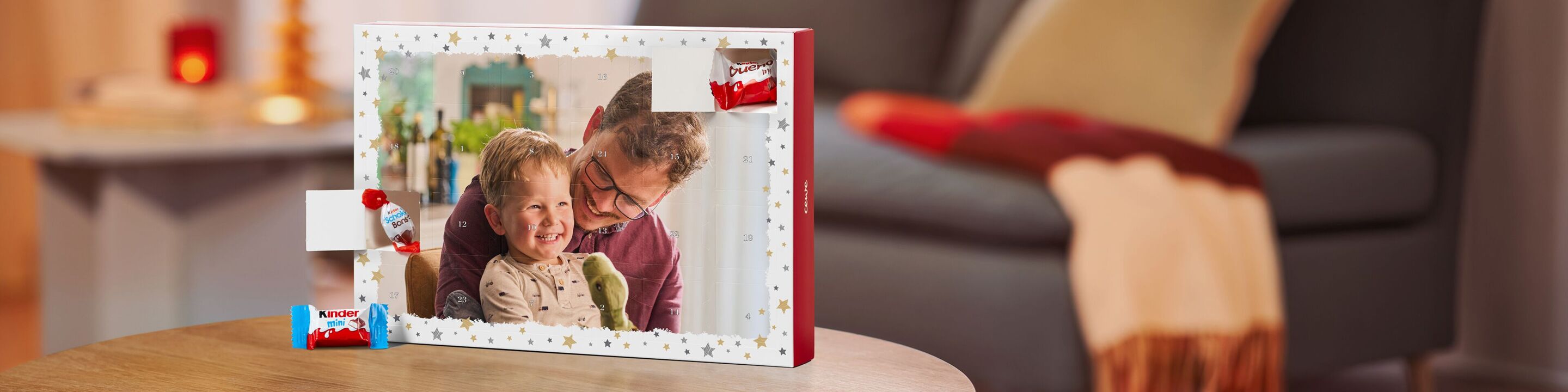 Adventskalender mit gefüllt Schokolade von kinder und einem Foto einem Mann und einem lachenden Kind