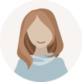 Illustration einer Person mit langem braunem Haar, gelbem Stern im Haar und hellblauem Obertei
